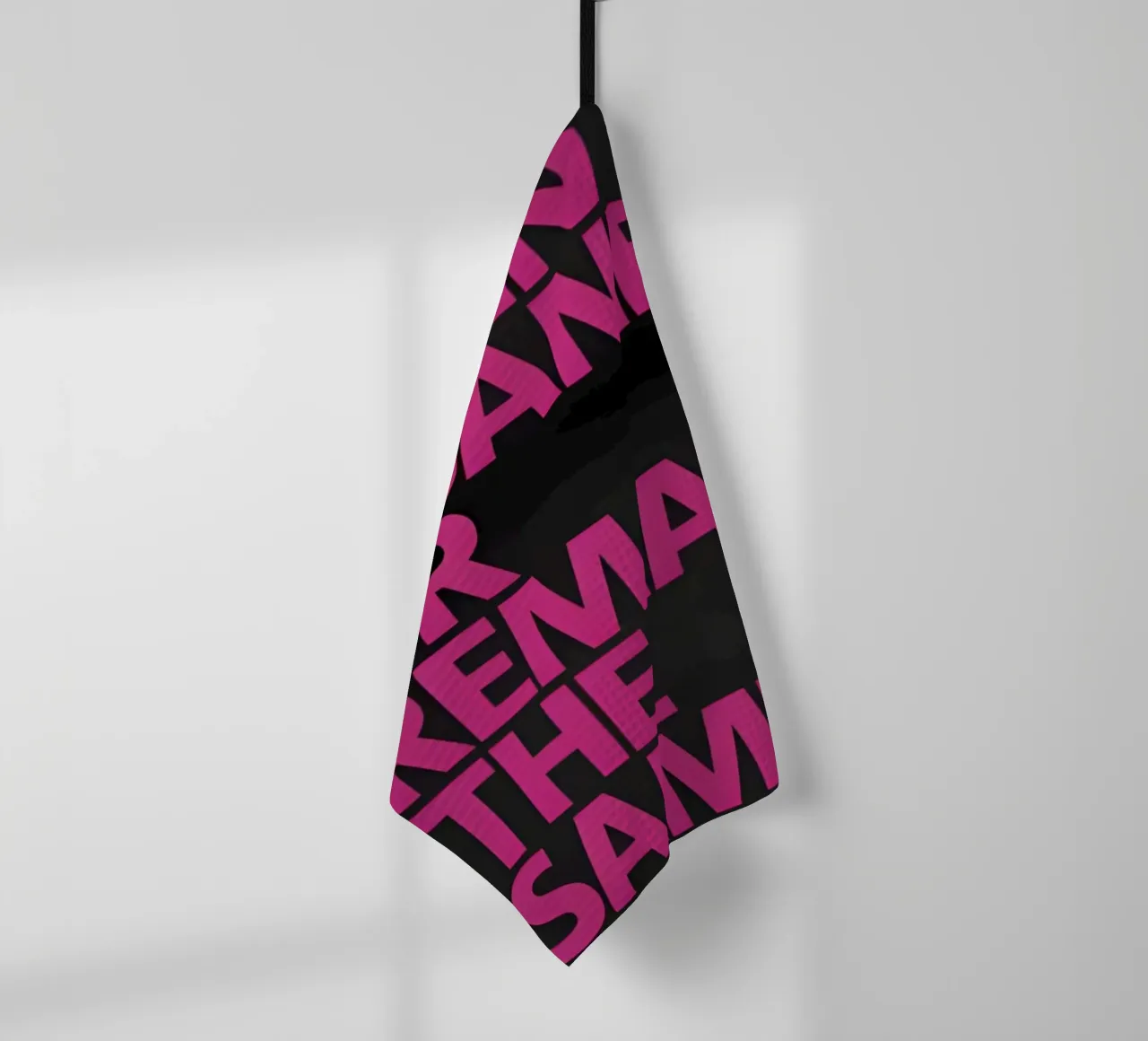 Train Insane Or Remain The Same' canovaccio da cucina da Type & Tape