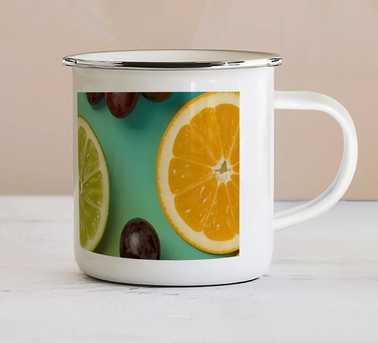 Aufgeschnittenes Obst Sortiment auf Gradient Hintergrund Emaille Tasse von DesignDoodle