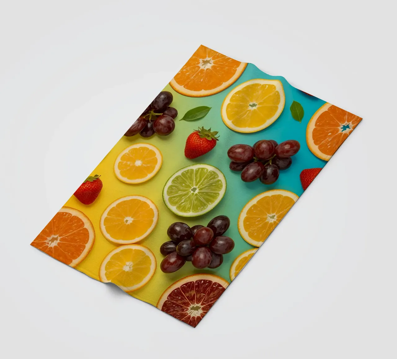 Aufgeschnittenes Obst Sortiment auf Gradient Hintergrund Fleecedecke von DesignDoodle