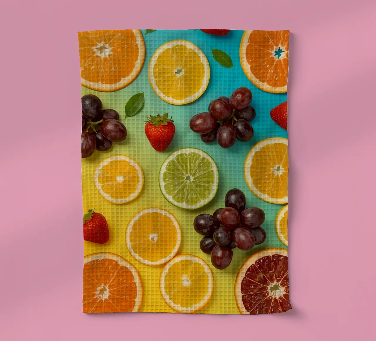 Aufgeschnittenes Obst Sortiment auf Gradient Hintergrund Geschirrtuch von DesignDoodle