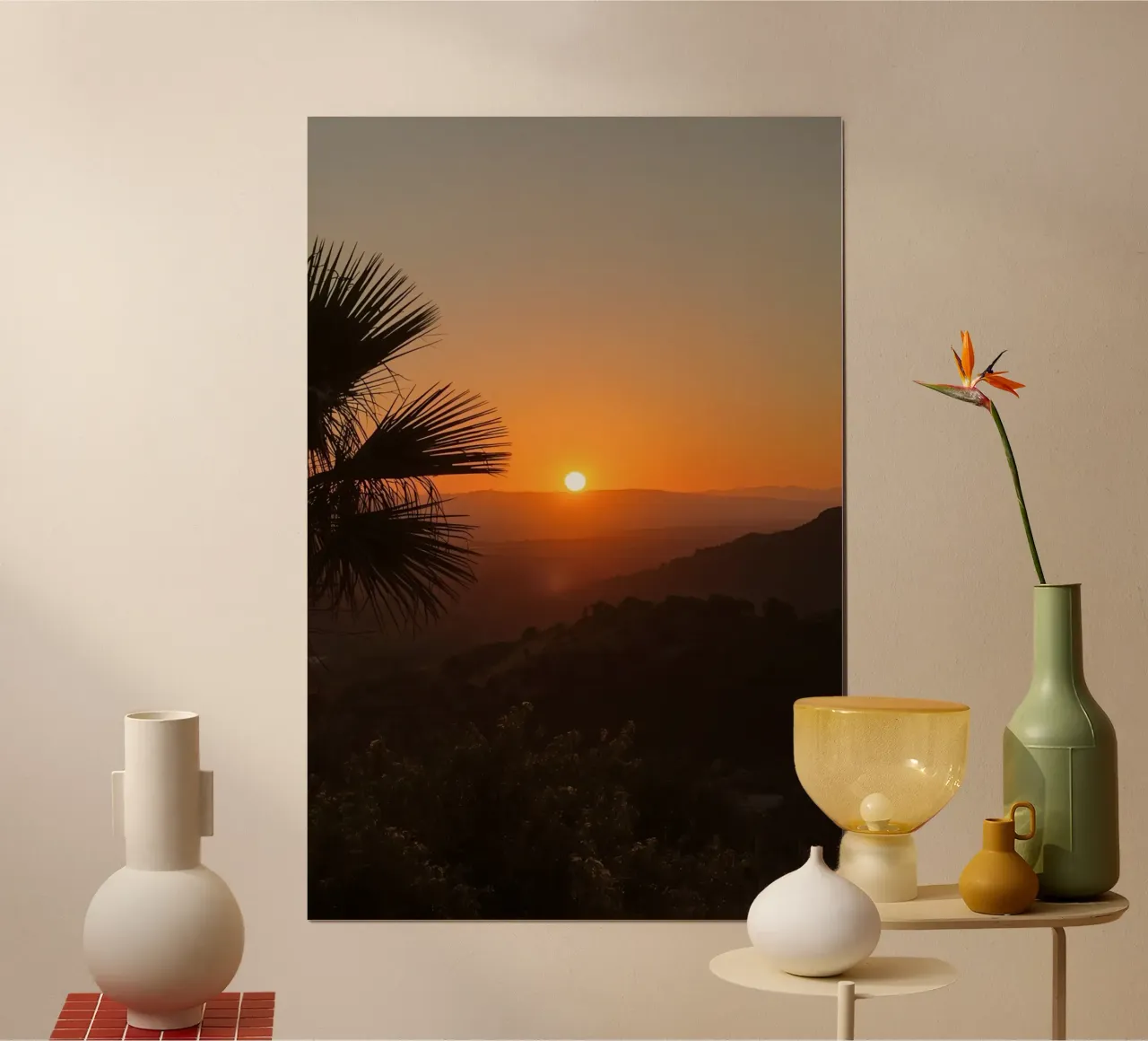Zonsondergang over vallei met bergen en palmboom poster van DesignDoodle
