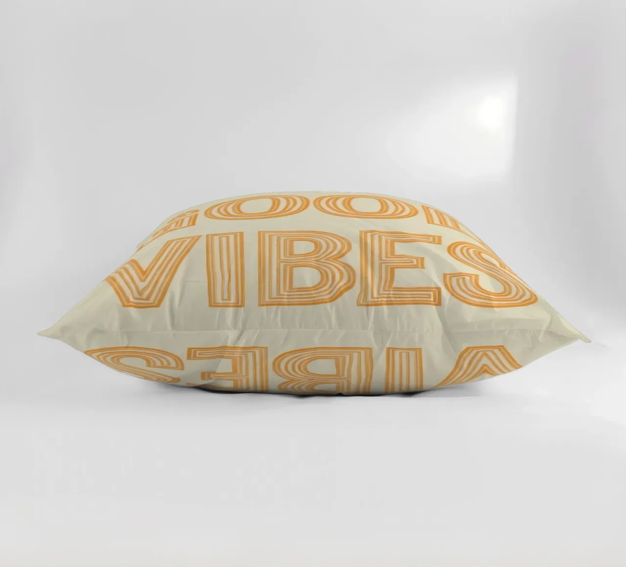 Grafica Good Vibes solo in arancione cuscino da DesignDoodle