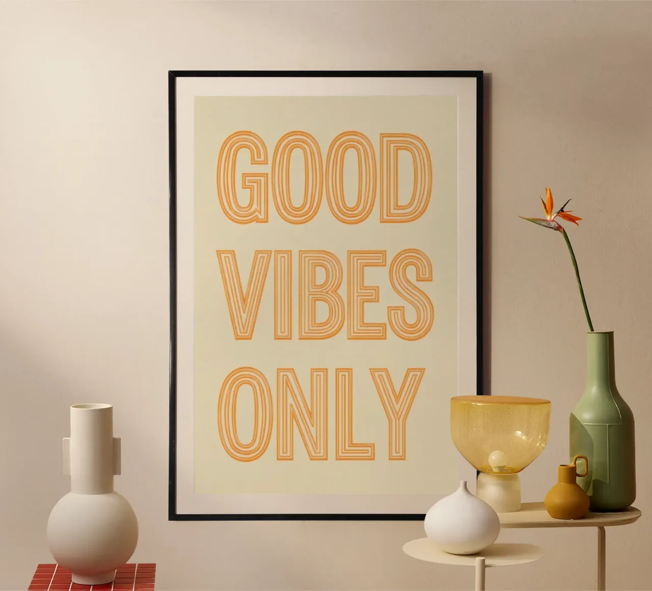 Grafica Good Vibes solo in arancione poster con telaio in alluminio da DesignDoodle