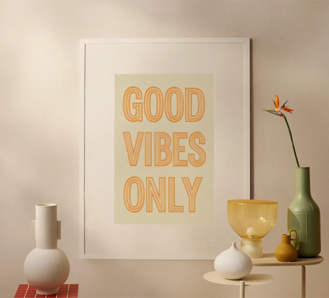 Grafica Good Vibes solo in arancione poster con telaio in alluminio da DesignDoodle