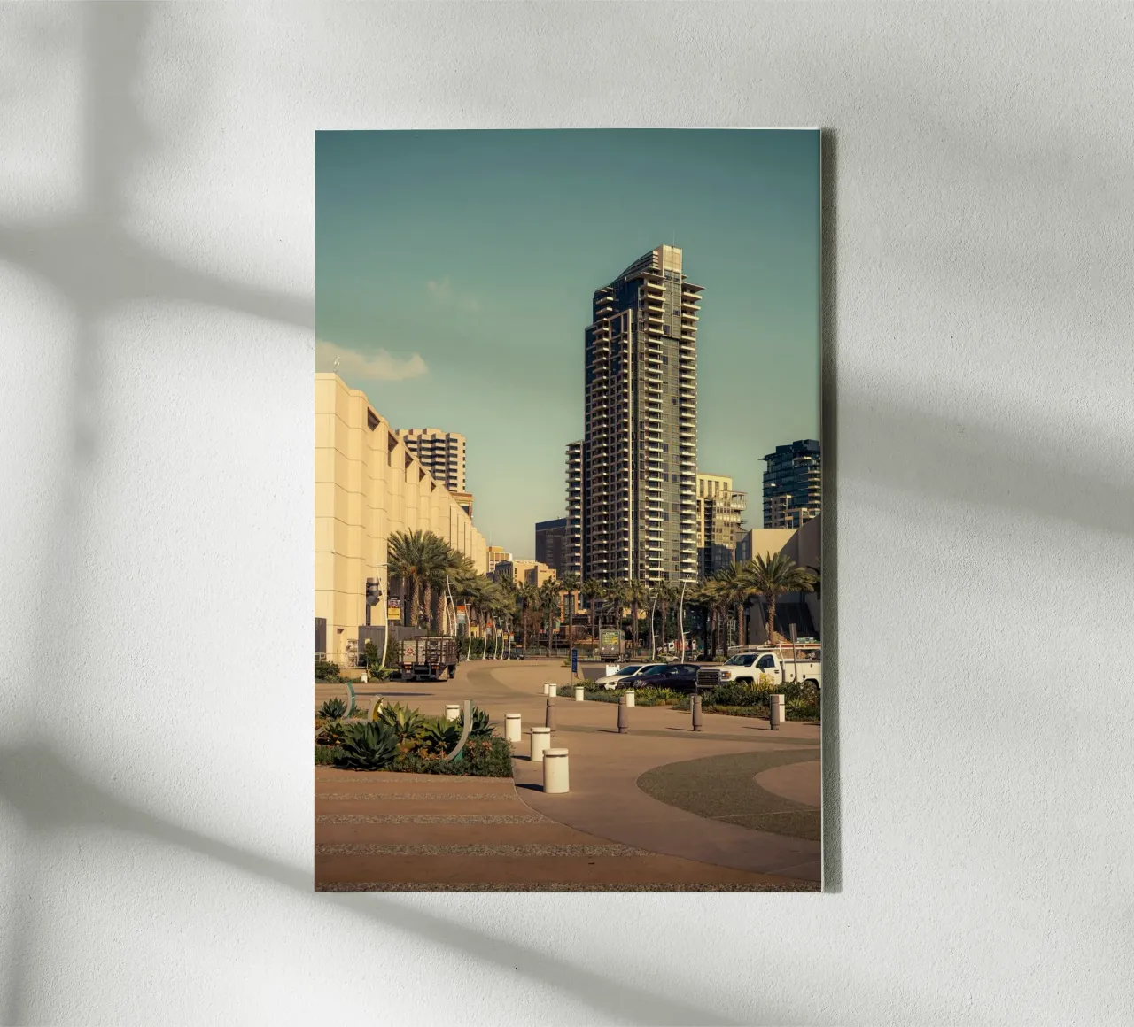 San Diego Boulevard con palme e atmosfera cittadina tela con Cornice a cassetta da Finch & Frames