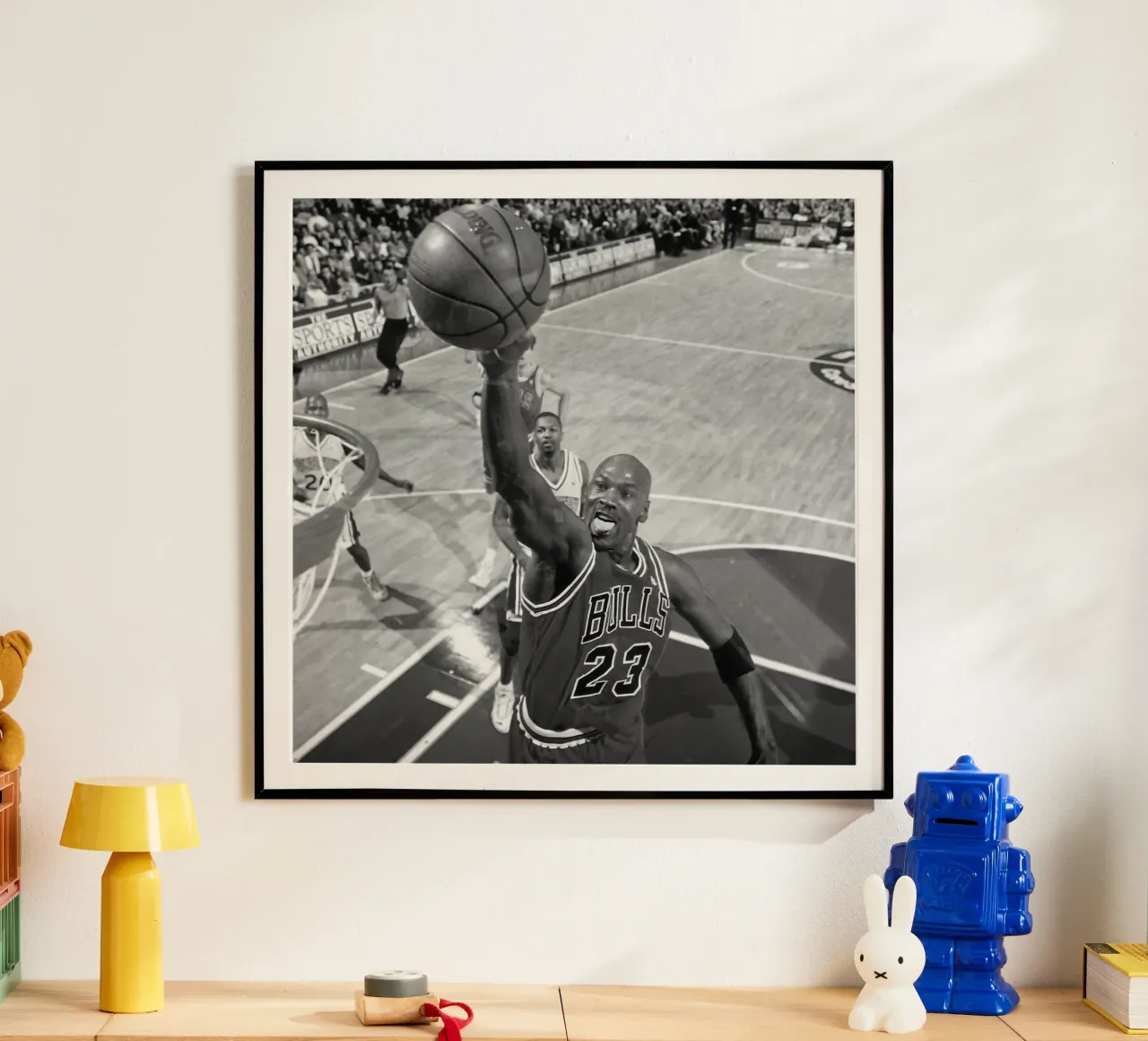 Momento epico Jordan Bw poster con telaio in plastica da FAKE ARTWORK STORE