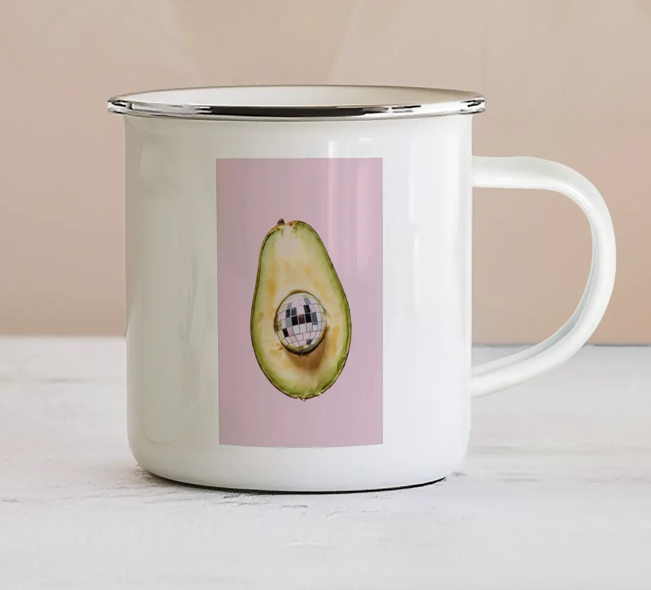 Funky Disco Avocado tazza in smalto da Attaboy Dsgn