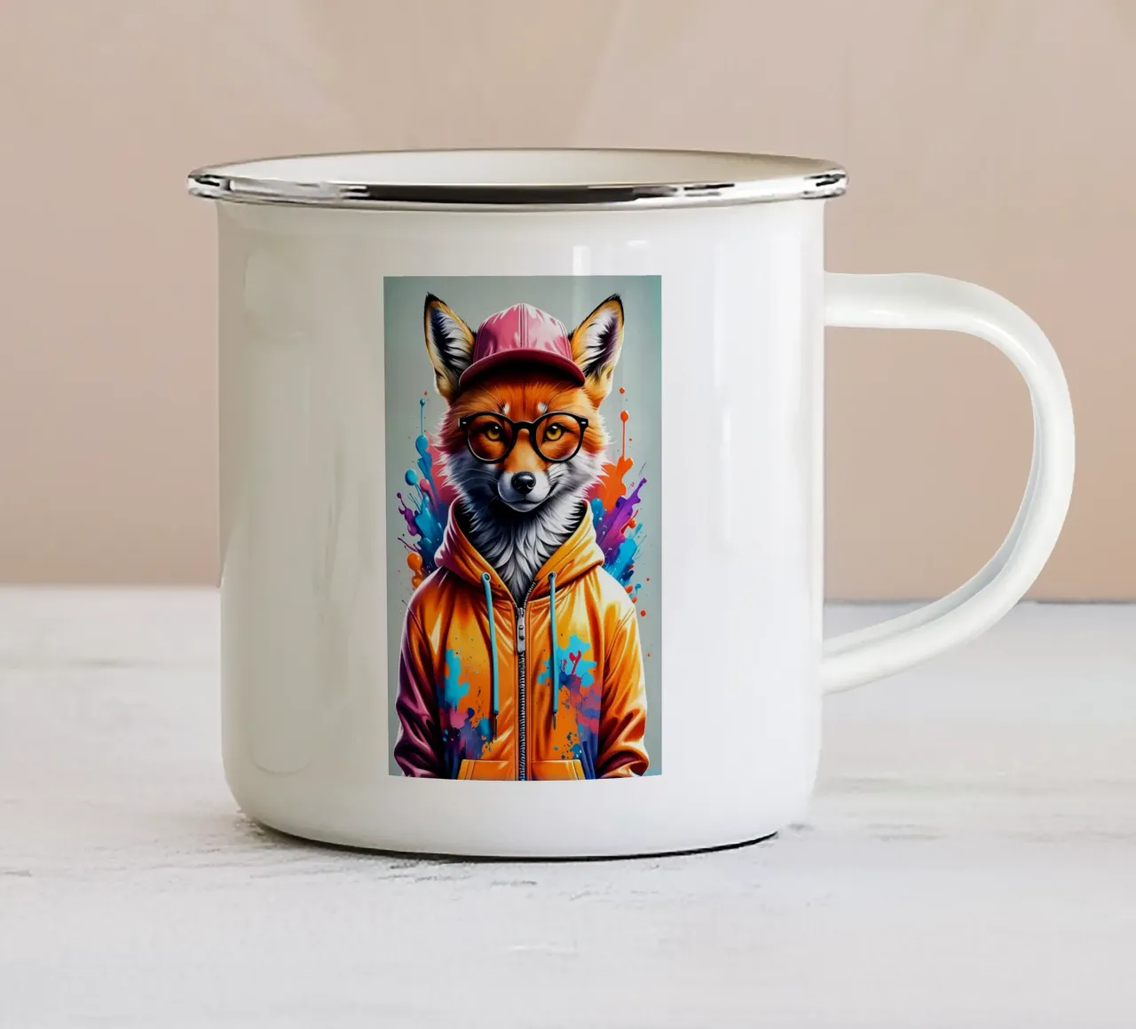 Volpe con berretto e felpa con cappuccio tazza in smalto da MakArena