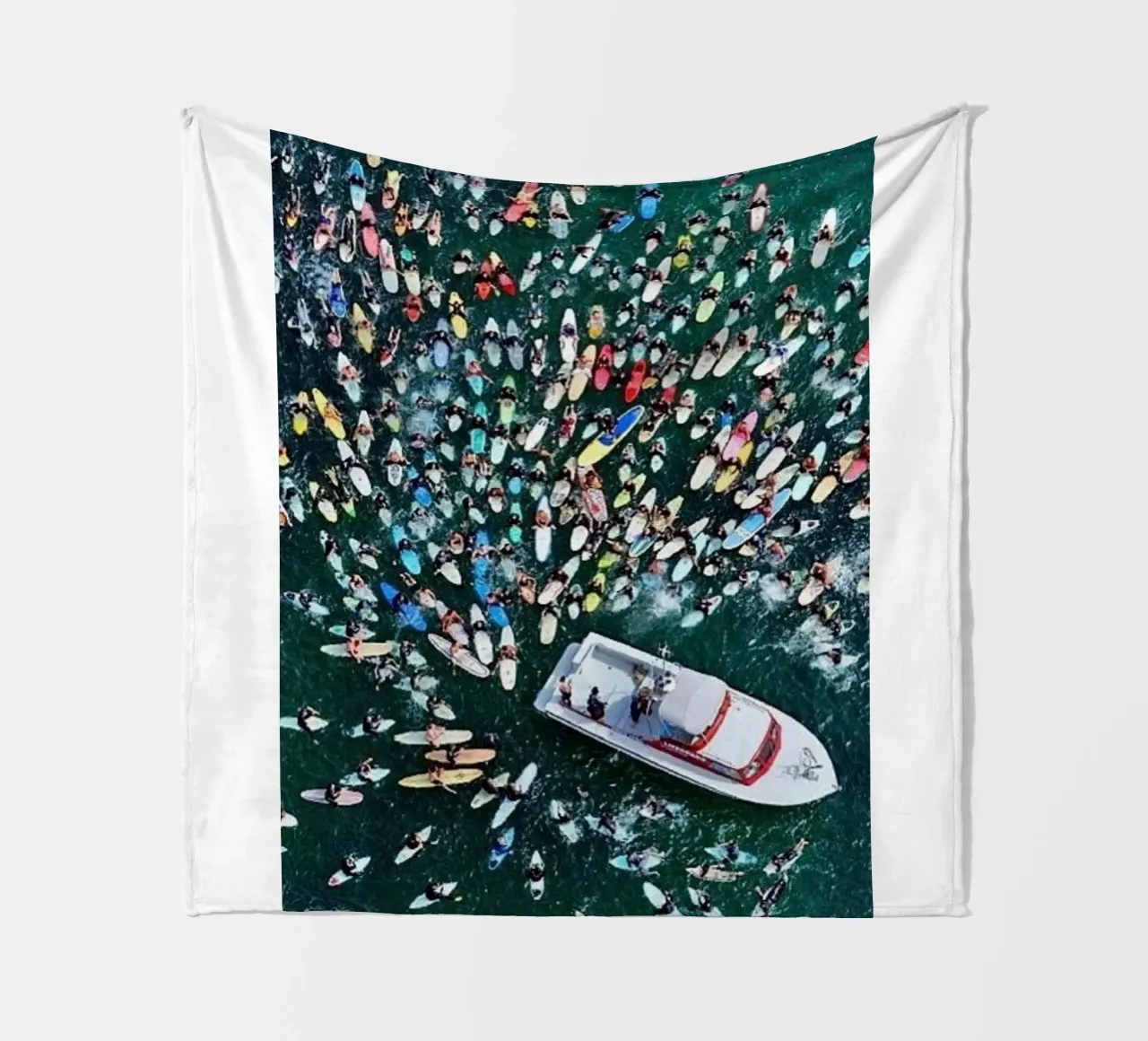 Raduno in mare - Slim Aarons coperta in pile da The Poster UK