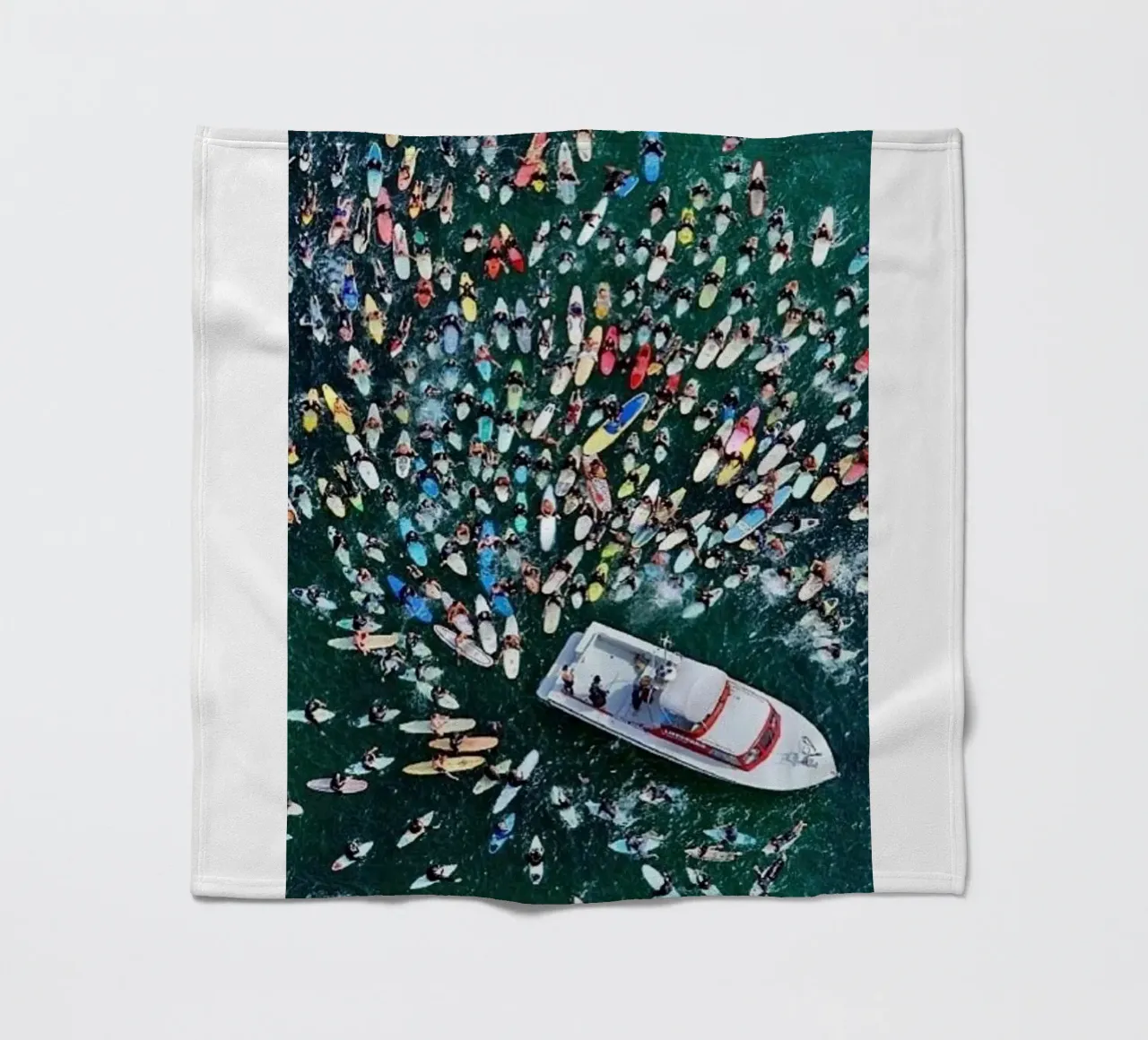 Raduno in mare - Slim Aarons coperta in pile da The Poster UK