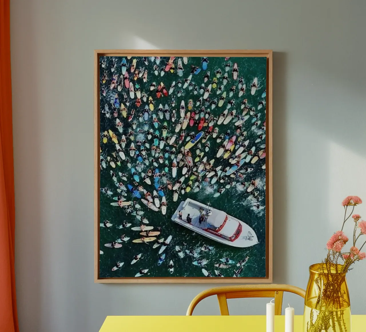 Raduno in mare - Slim Aarons tela con Cornice a cassetta da The Poster UK