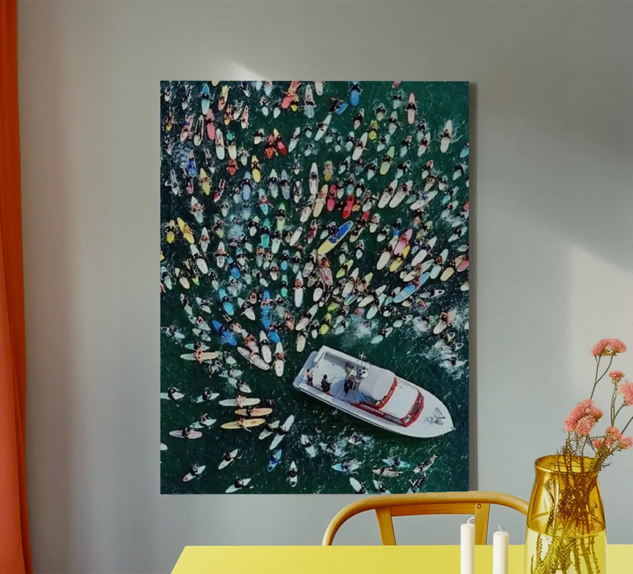 Raduno in mare - Slim Aarons tela con Cornice a cassetta da The Poster UK