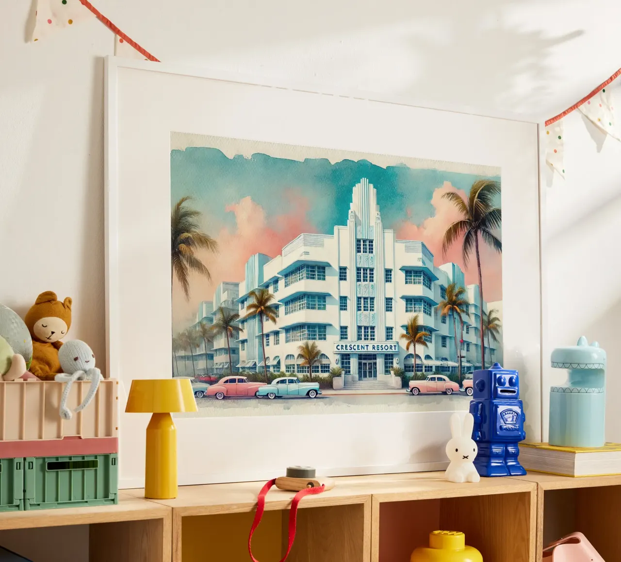 Poster d'epoca del Crescent Resort, Miami Beach poster con telaio in legno da Chromatic Fusion Studio