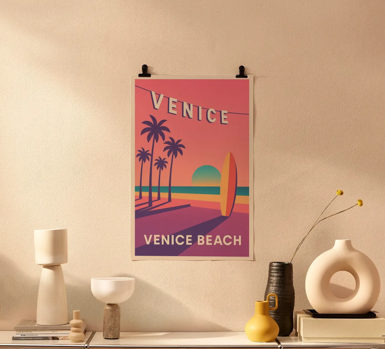 Poster di Venice Beach - Surf e palme al tramonto poster con telaio in alluminio da JETLAG | affiches voyage