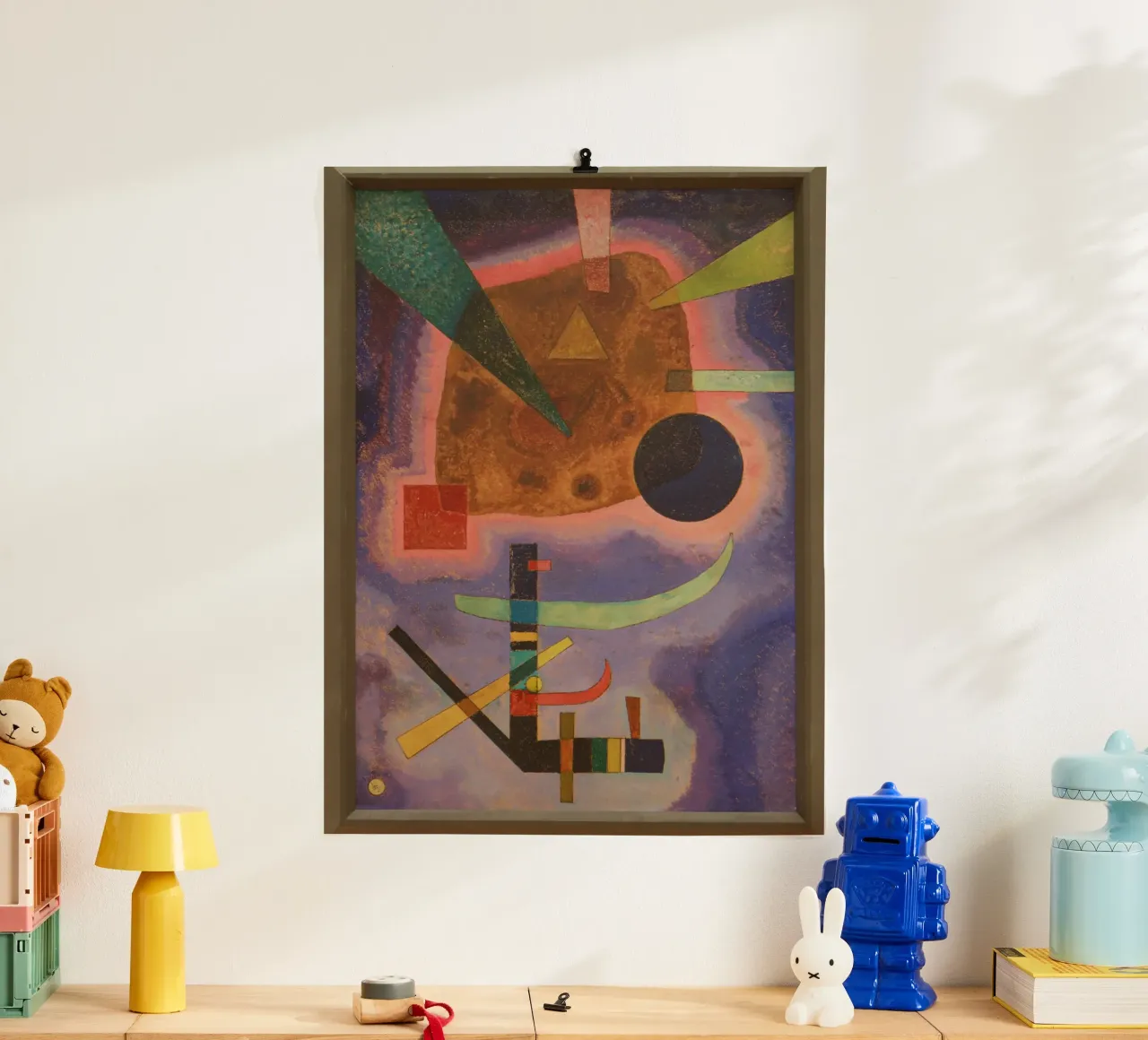 Wassily Kandinsky - Drei Elemente- Abstract Art Poster mit Holzrahmen von Aesthetic Muse