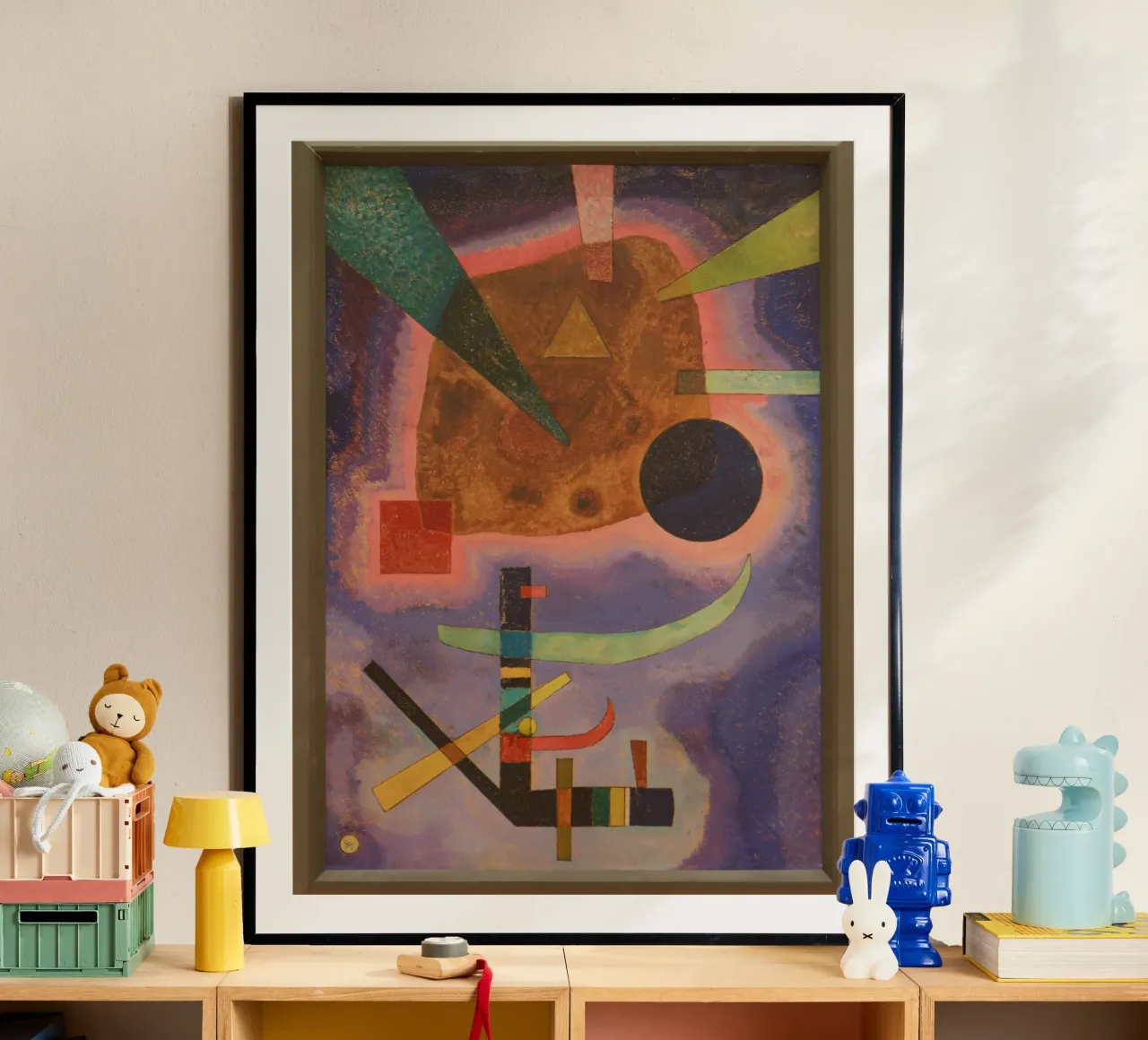 Wassily Kandinsky - Drei Elemente- Abstract Art Poster mit Holzrahmen von Aesthetic Muse