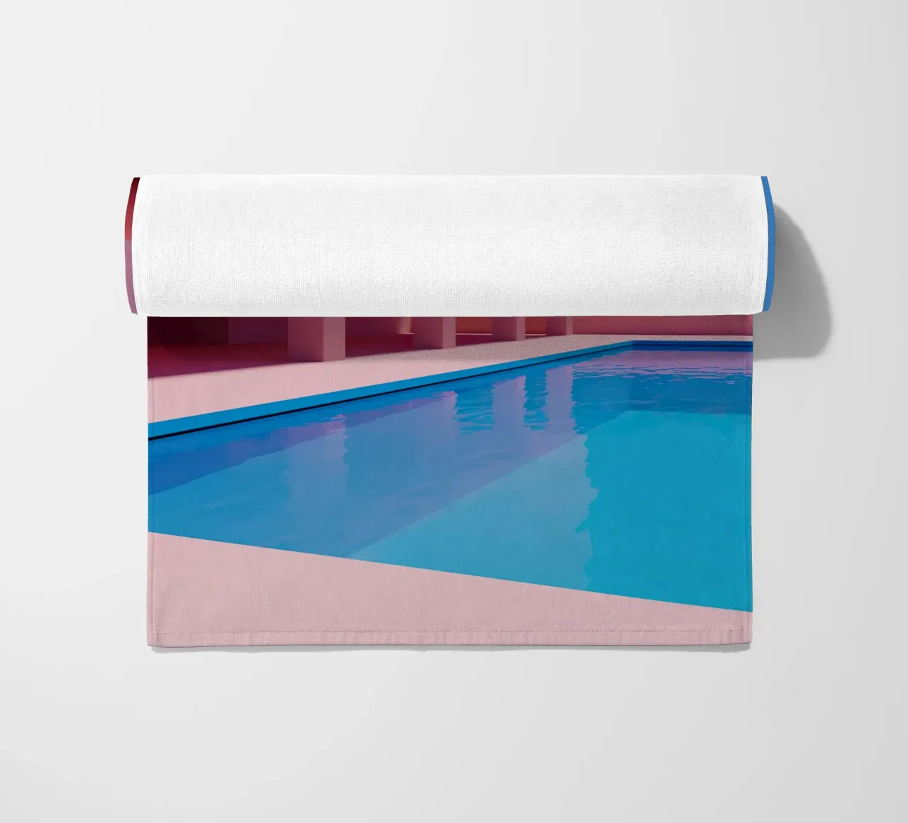 Liminal Pool Pink Building telo mare da Leonard Barreiro