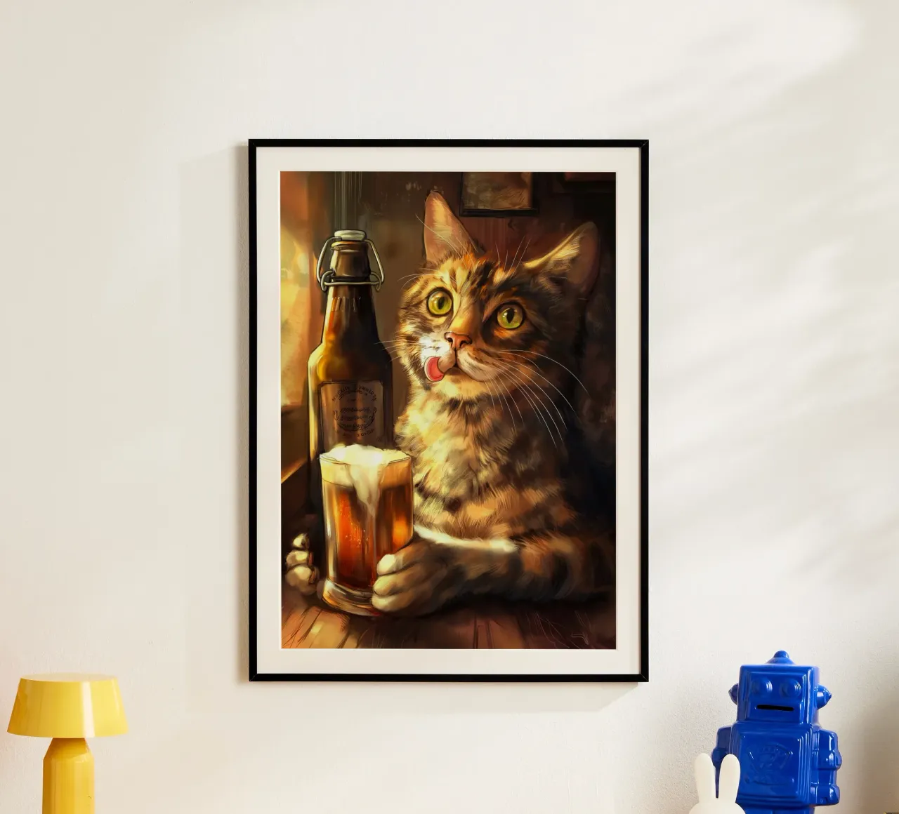 Il gatto beve birra poster con telaio in alluminio da Fleur de Lys