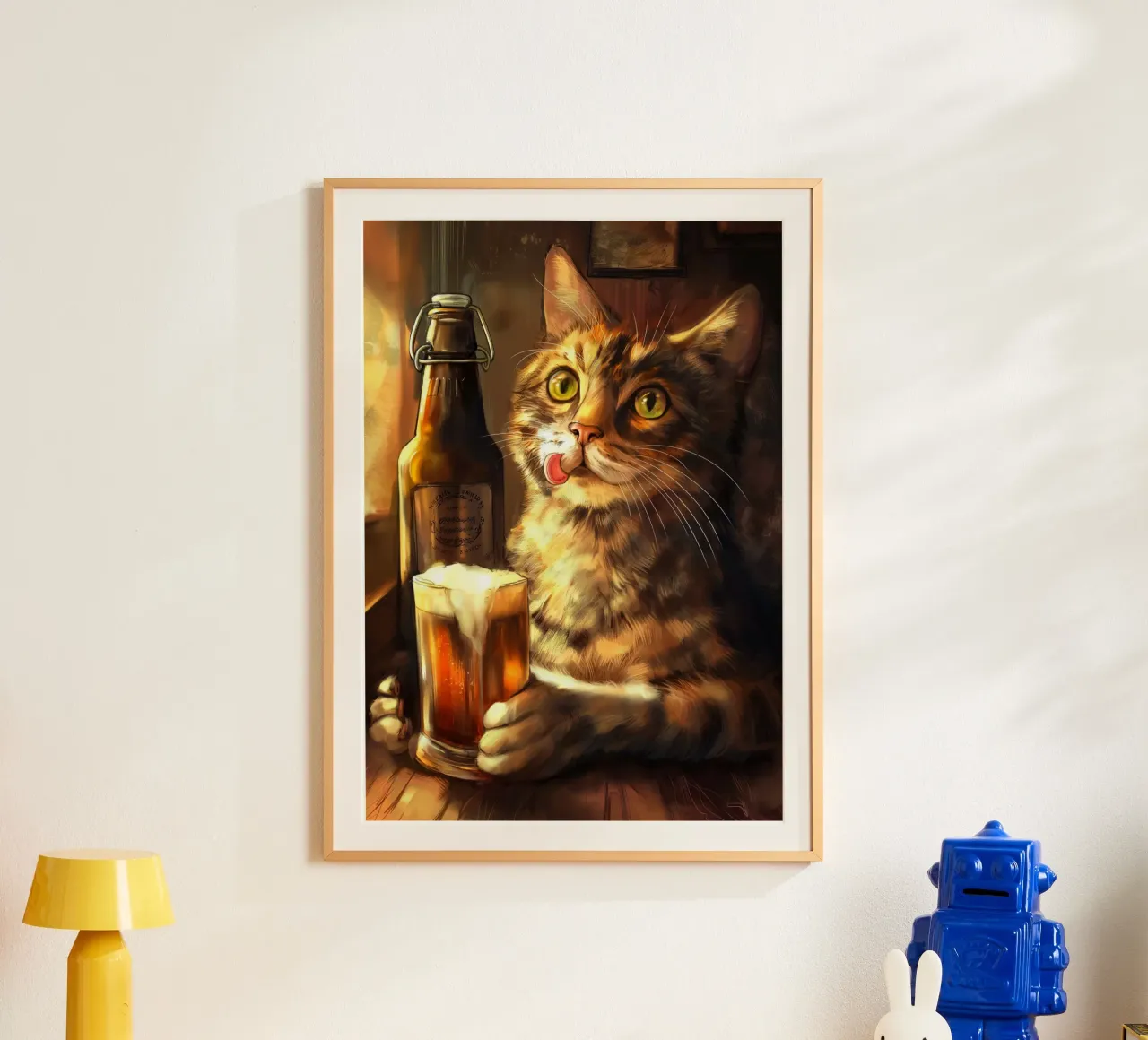 Il gatto beve birra poster con telaio in alluminio da Fleur de Lys