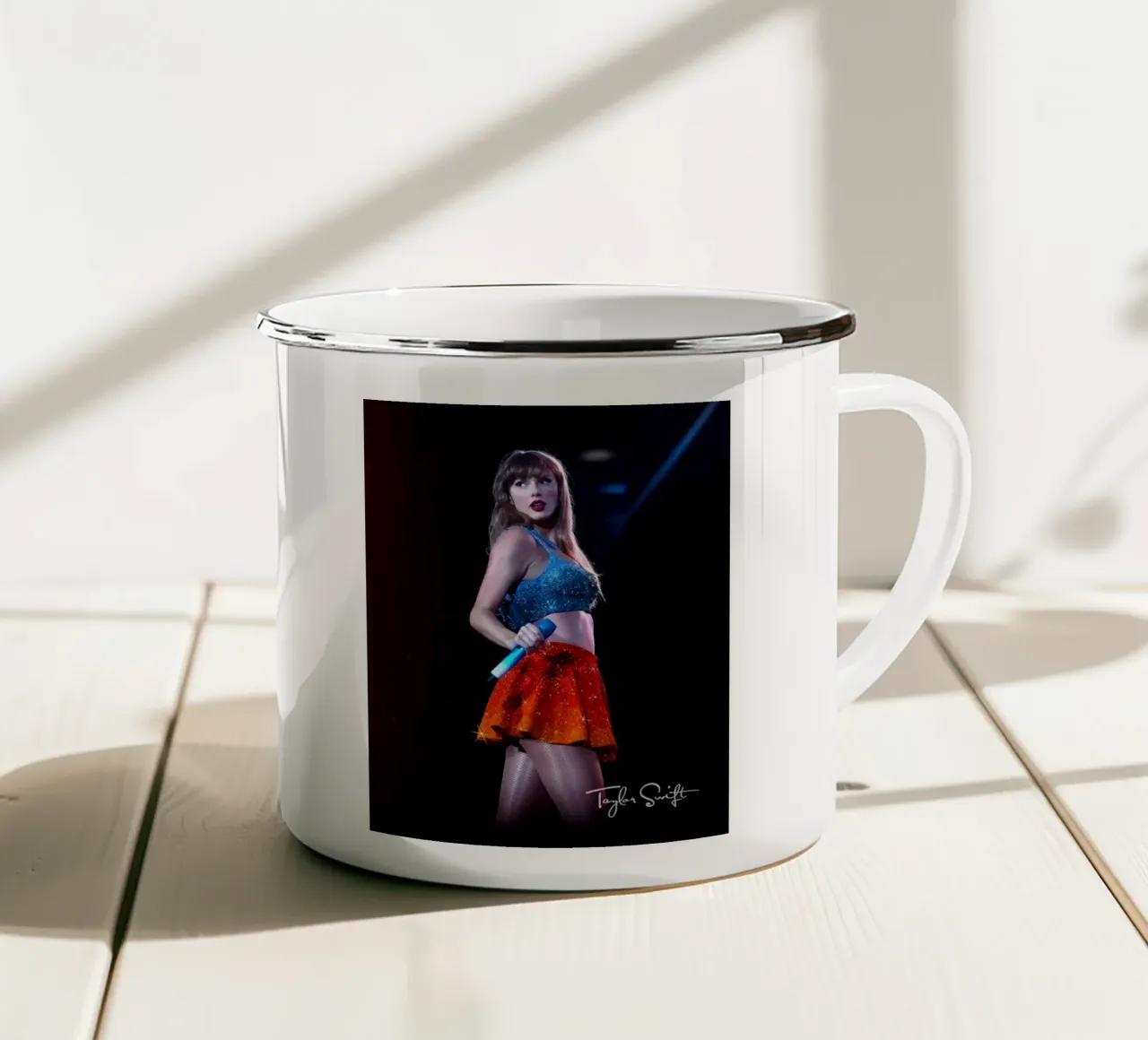 Taylor Swift perfom tazza in smalto da AudioLibrary