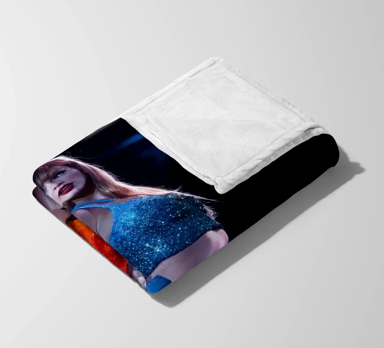 Taylor Swift perfom coperta in pile da AudioLibrary