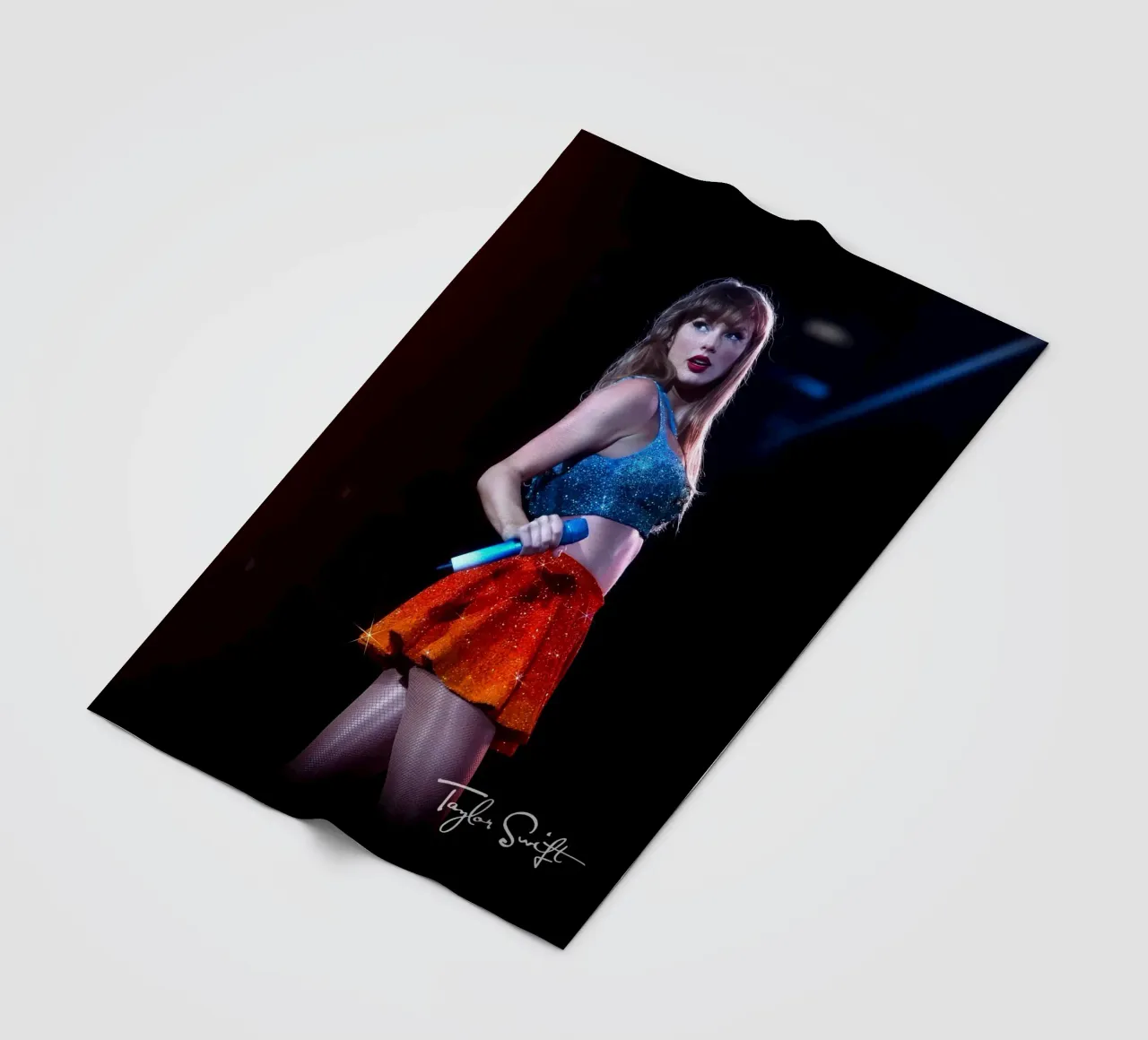 Taylor Swift perfom coperta in pile da AudioLibrary