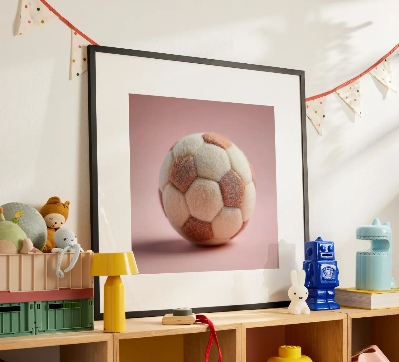 Pallone da calcio soffice poster con telaio in alluminio da Motivate-Today