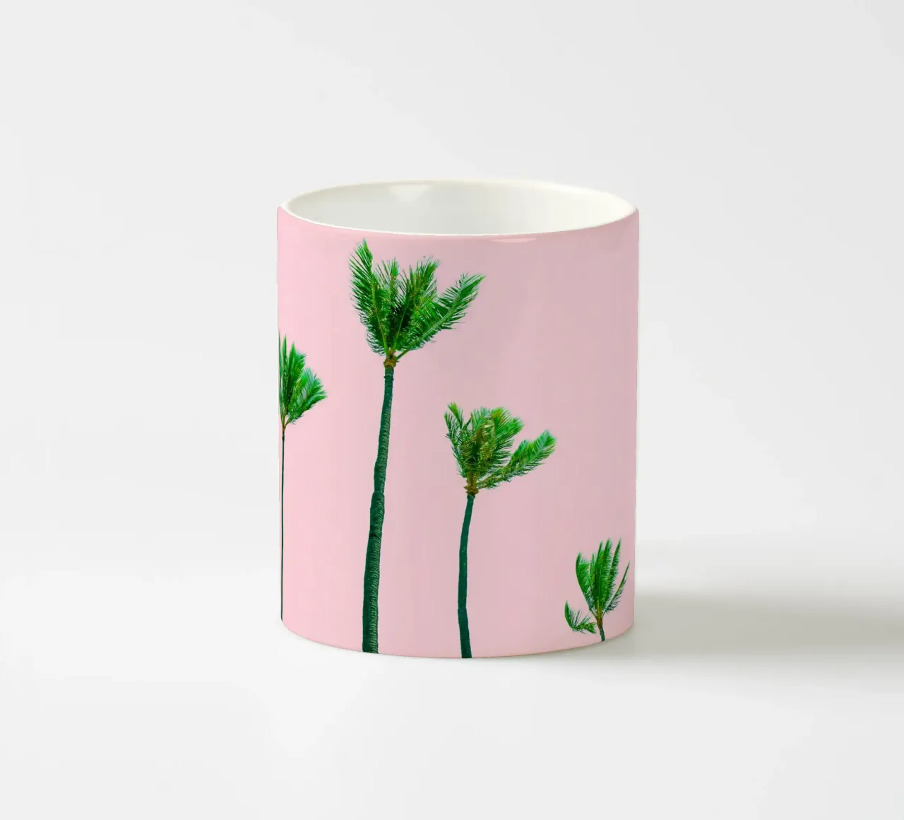 Palm Trees Blown By The Wind tazza in ceramica da robertmotoiart