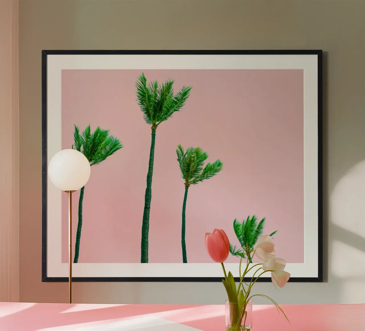 Palm Trees Blown By The Wind poster con telaio in legno da robertmotoiart