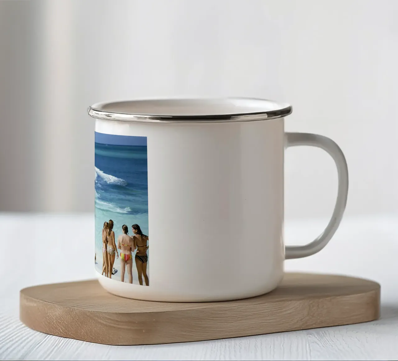 Bikini tazza in smalto da The Poster UK