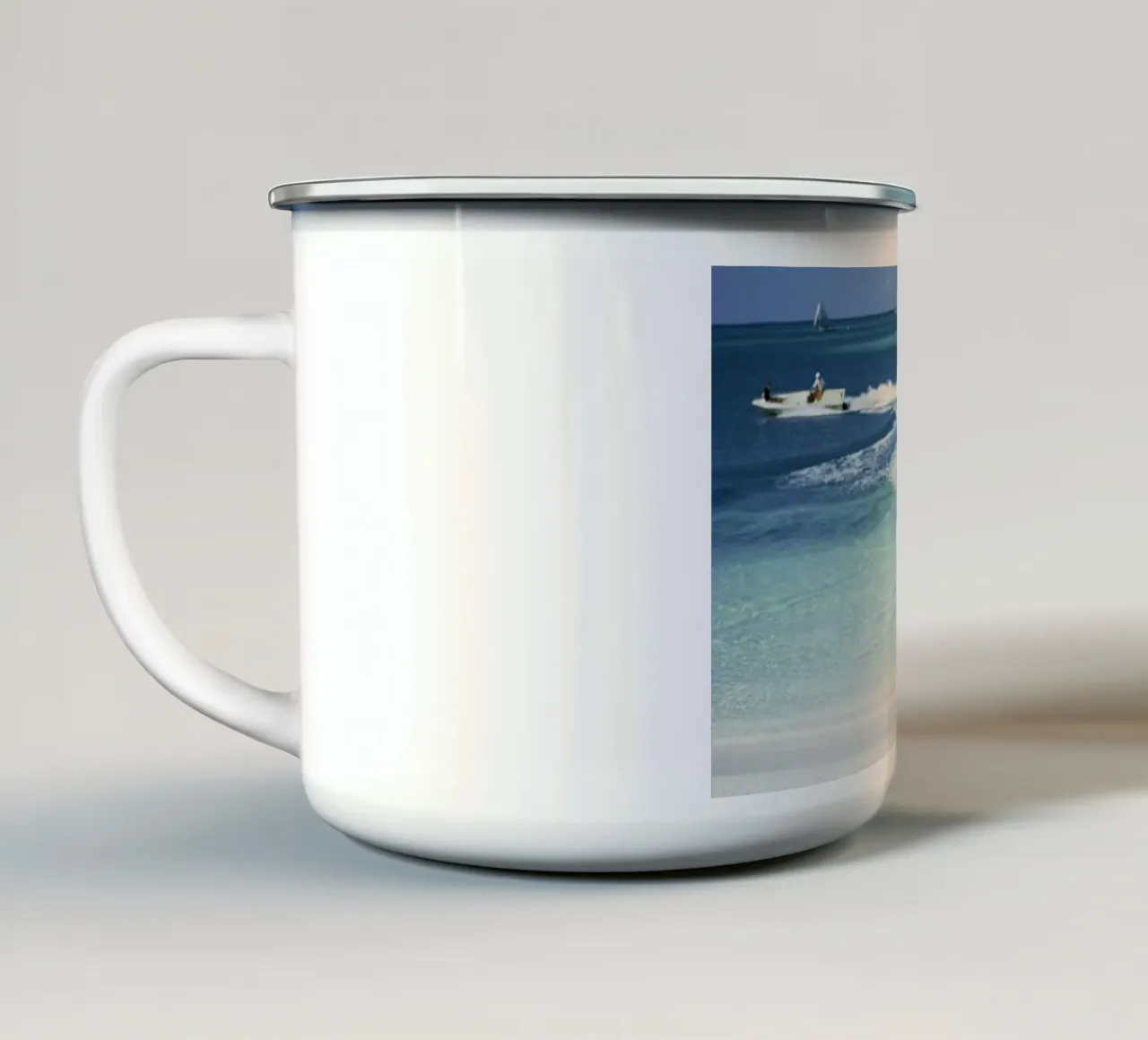 Bikini tazza in smalto da The Poster UK