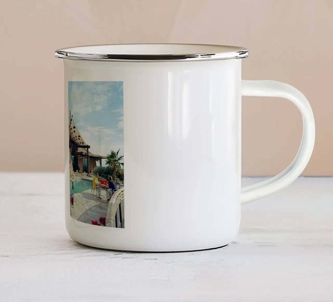 Riunione in piscina tazza in smalto da The Poster UK