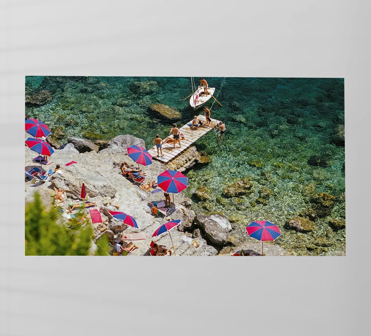 Sulla spiaggia pellicola backlit da The Poster UK