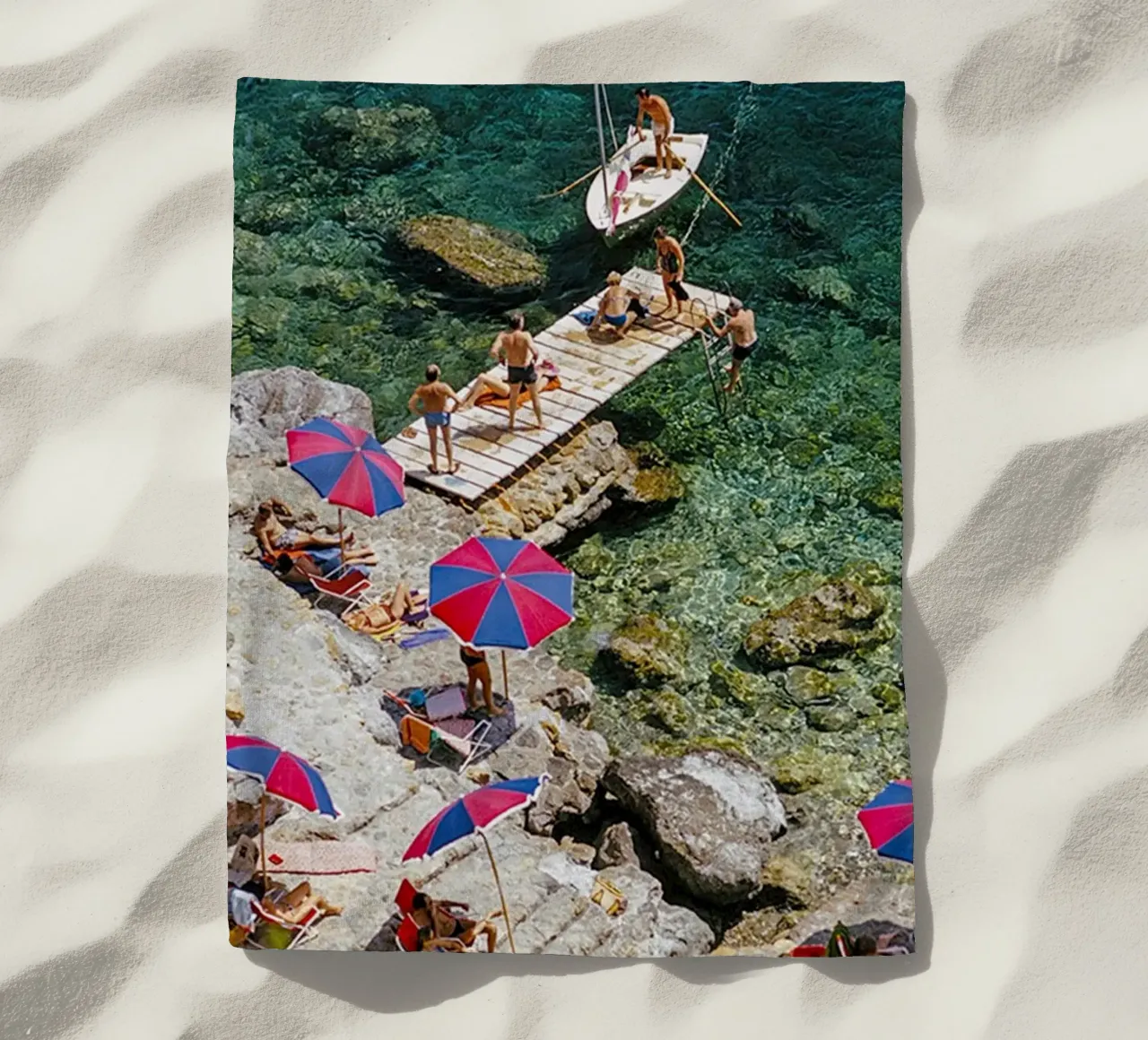 Sulla spiaggia telo mare da The Poster UK