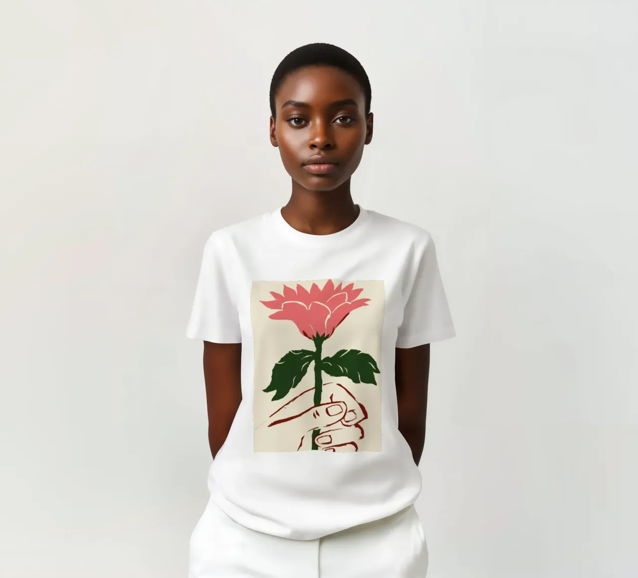 Mano che tiene un fiore rosa t-shirt da Lyra Glaze
