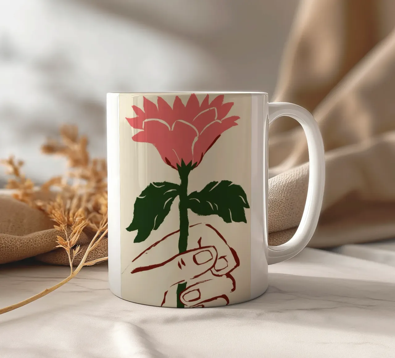 Mano che tiene un fiore rosa tazza in ceramica da Lyra Glaze
