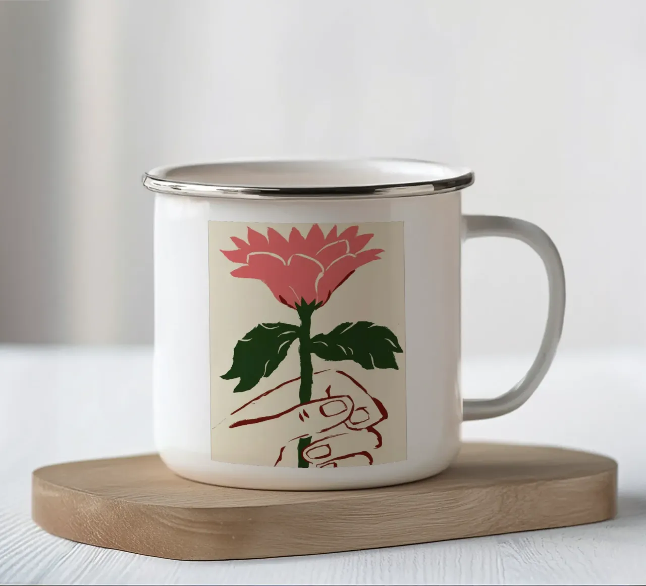 Mano che tiene un fiore rosa tazza in smalto da Lyra Glaze