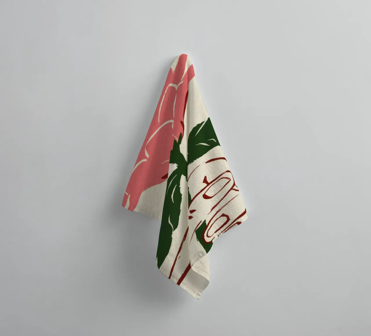 Mano che tiene un fiore rosa asciugamano da bagno da Lyra Glaze