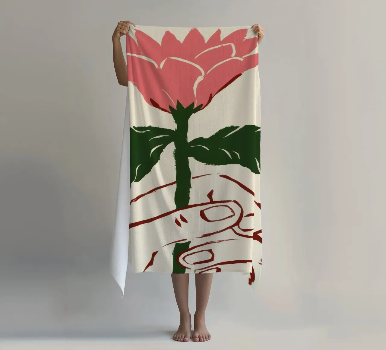 Mano che tiene un fiore rosa telo mare da Lyra Glaze