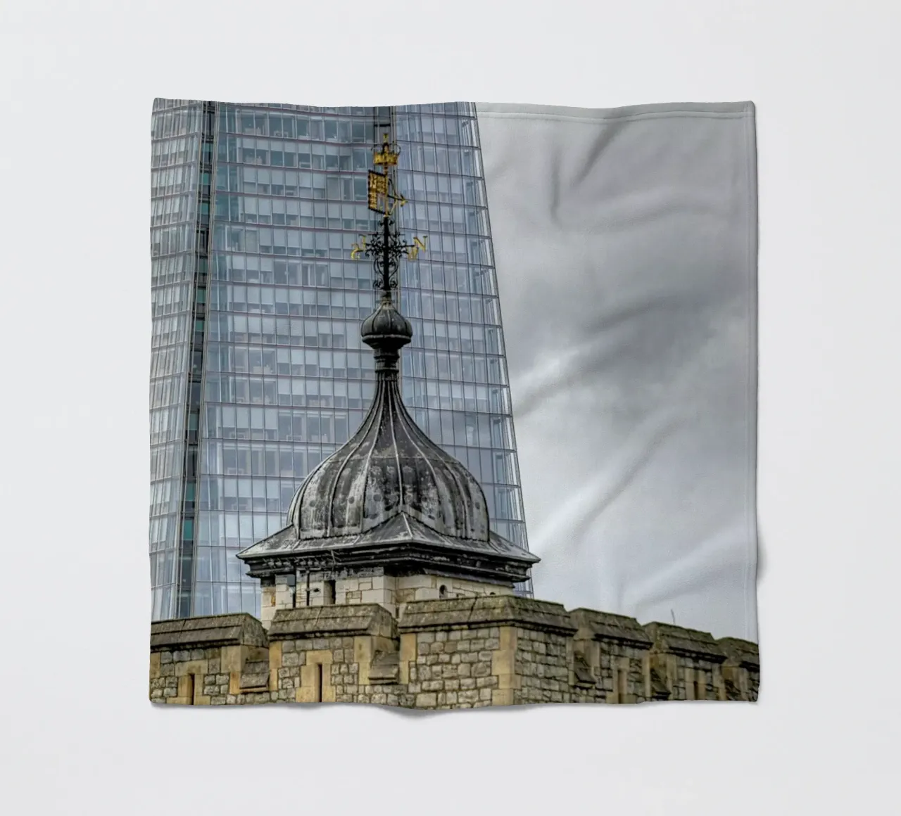 Shard and Tower coperta in pile da Michael Belhadi
