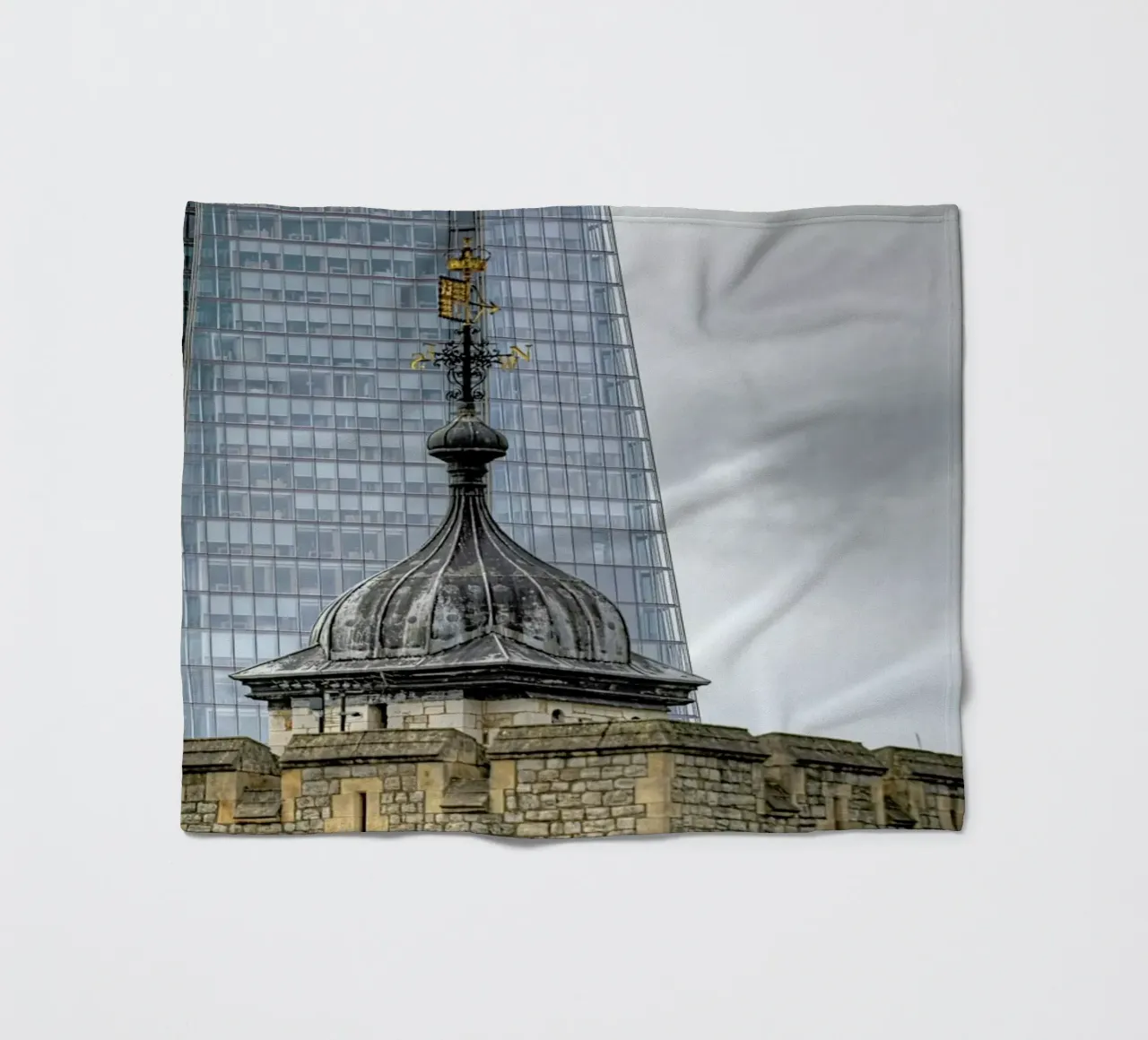 Shard and Tower coperta in pile da Michael Belhadi