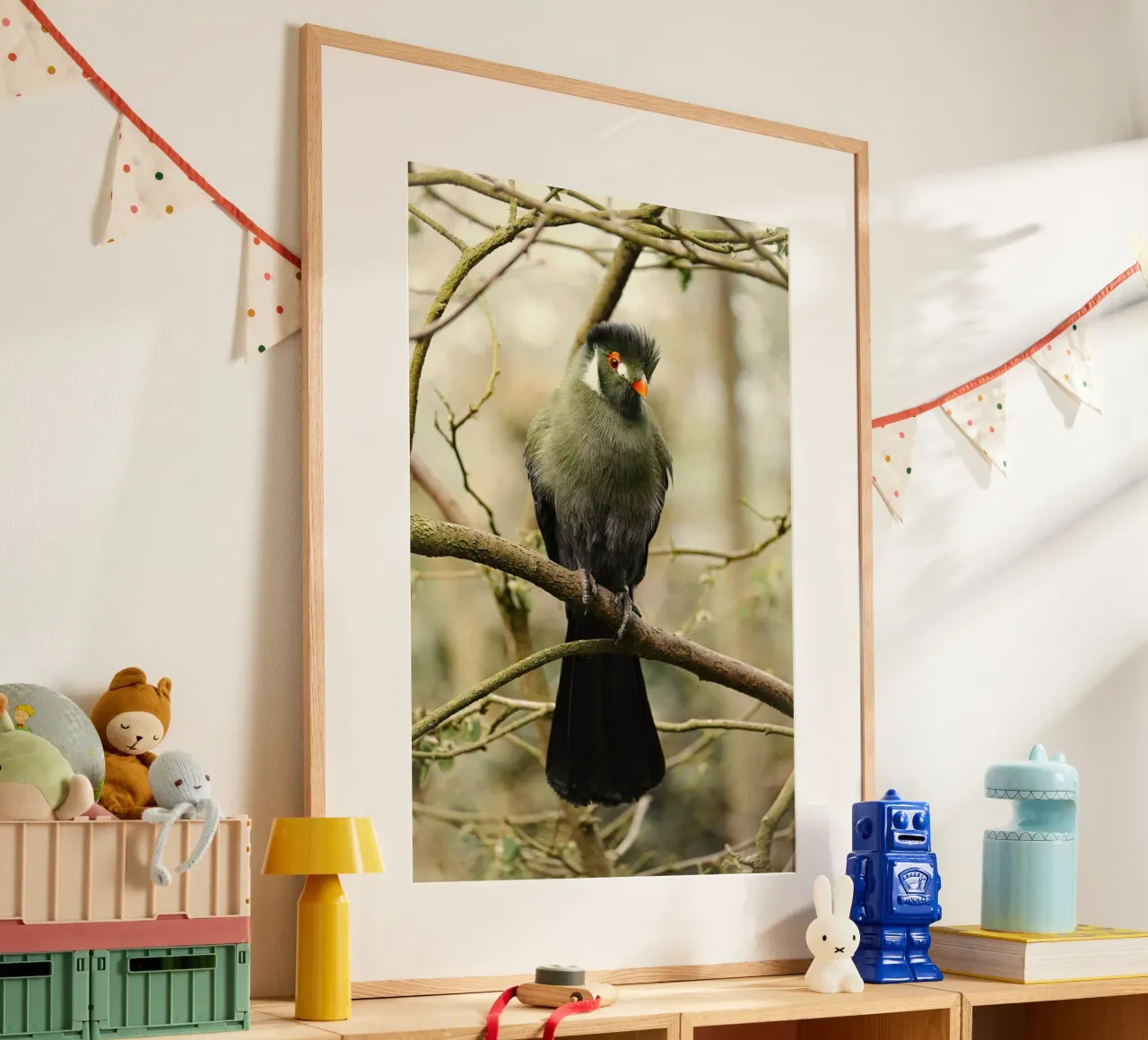uccello turaco poster con telaio in plastica da Earthly Visions