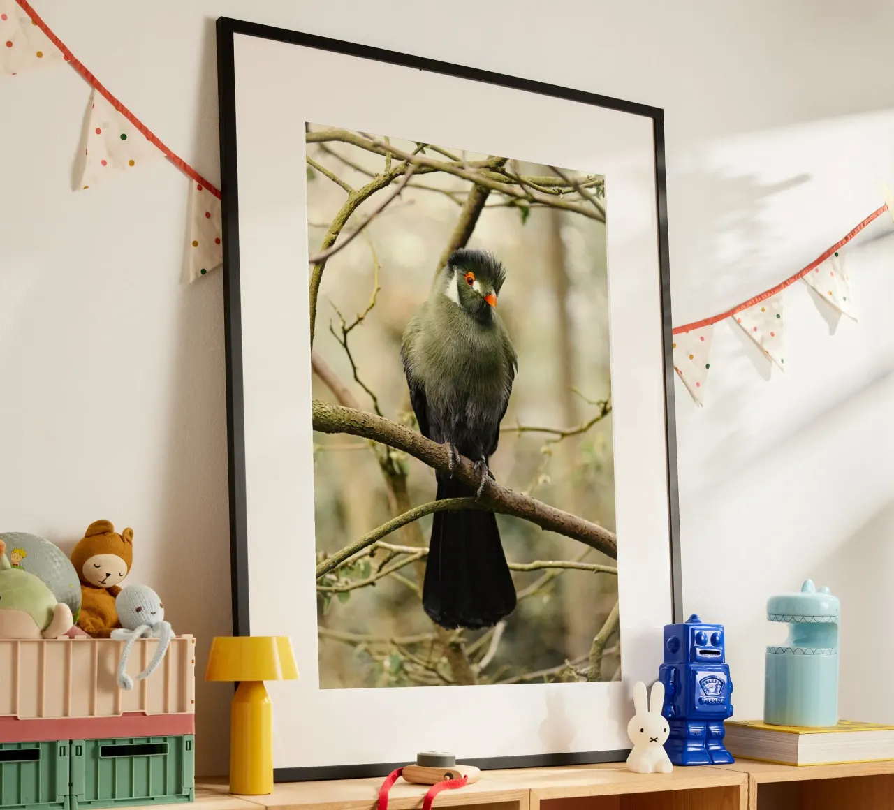 uccello turaco poster con telaio in plastica da Earthly Visions