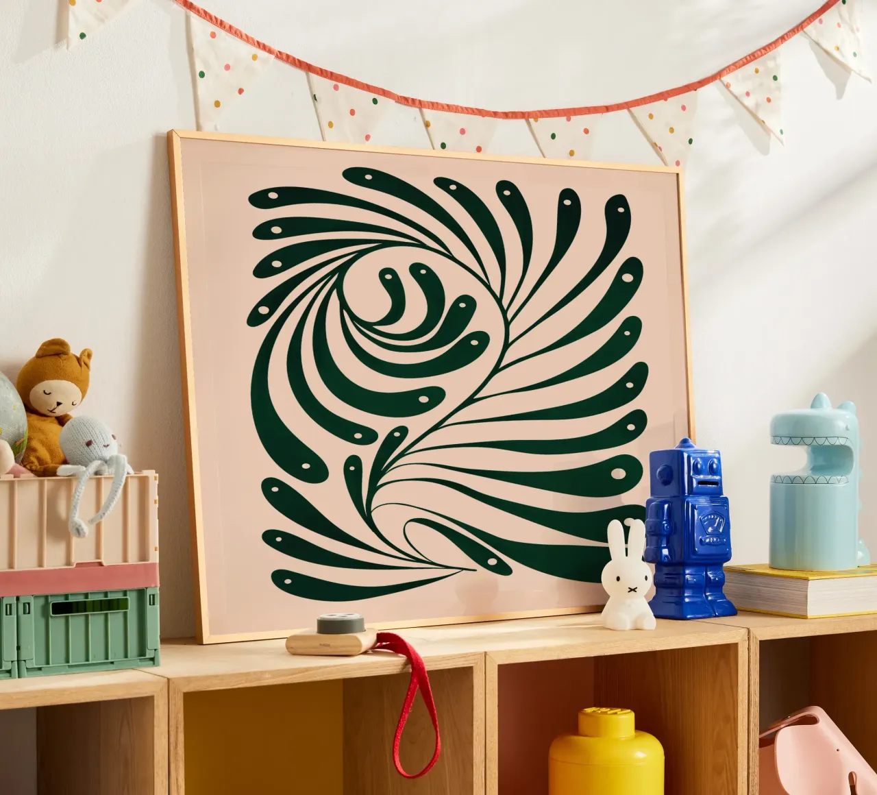 Abstract Green Leaf Swirl – Modern Botanical Art Poster mit Holzrahmen von Dream Print Designs