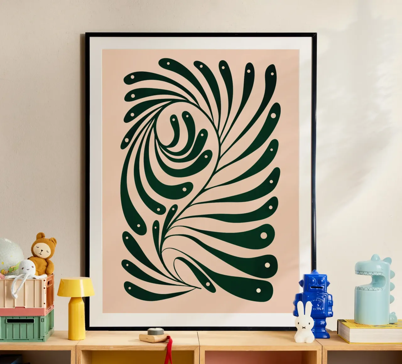 Abstract Green Leaf Swirl – Modern Botanical Art Poster mit Holzrahmen von Dream Print Designs