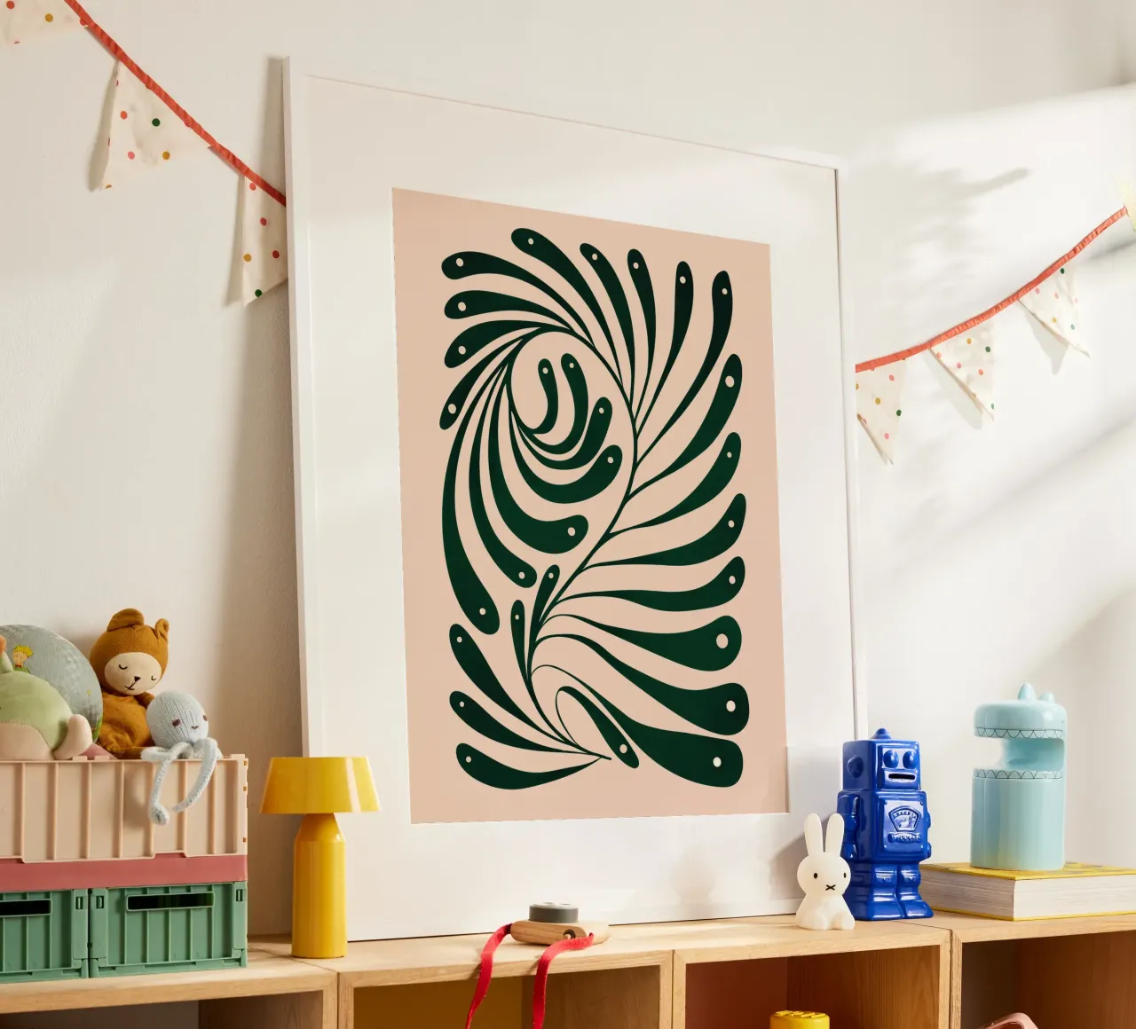 Abstract Green Leaf Swirl – Modern Botanical Art Poster mit Holzrahmen von Dream Print Designs