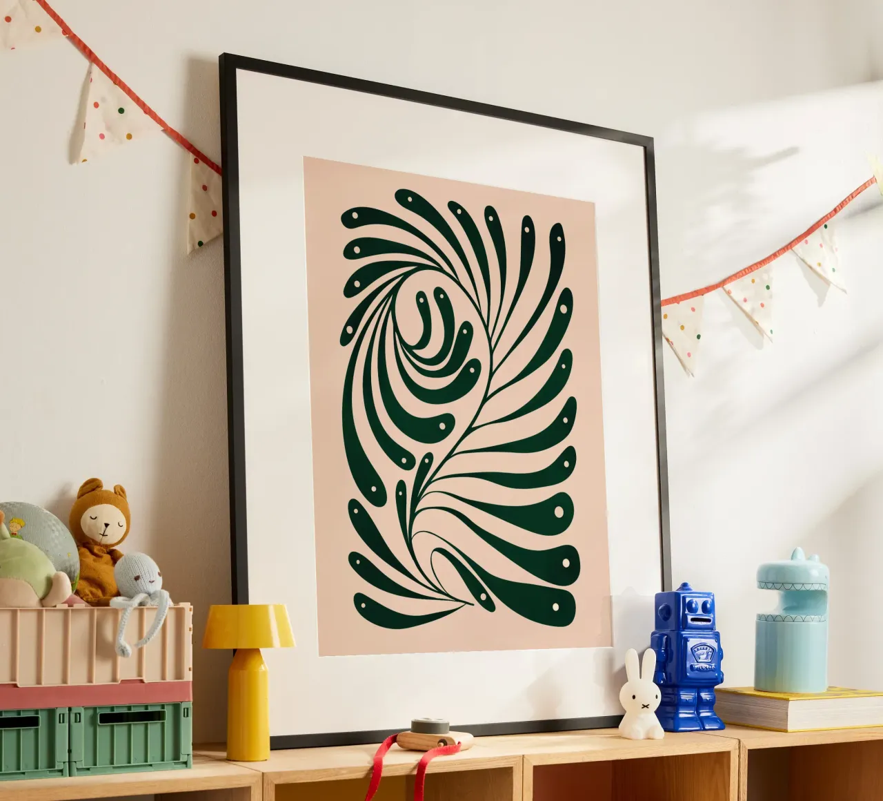 Abstract Green Leaf Swirl – Modern Botanical Art Poster mit Holzrahmen von Dream Print Designs