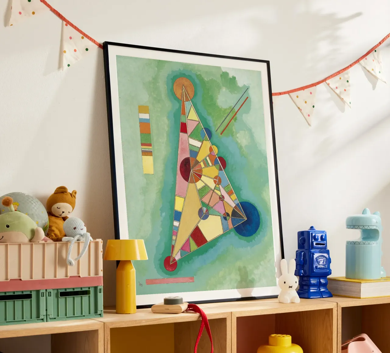 Wassily Kandinsky - Coloré en triangle- Abstract Art poster avec cadre en bois de Aesthetic Muse