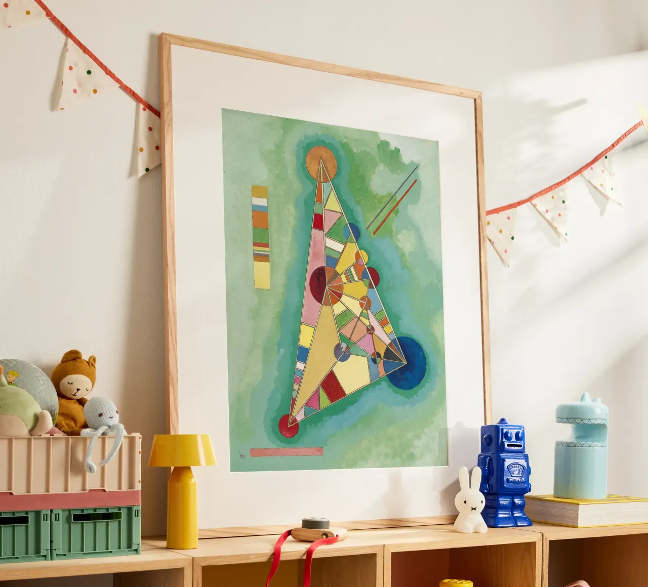 Wassily Kandinsky - Coloré en triangle- Abstract Art poster avec cadre en bois de Aesthetic Muse