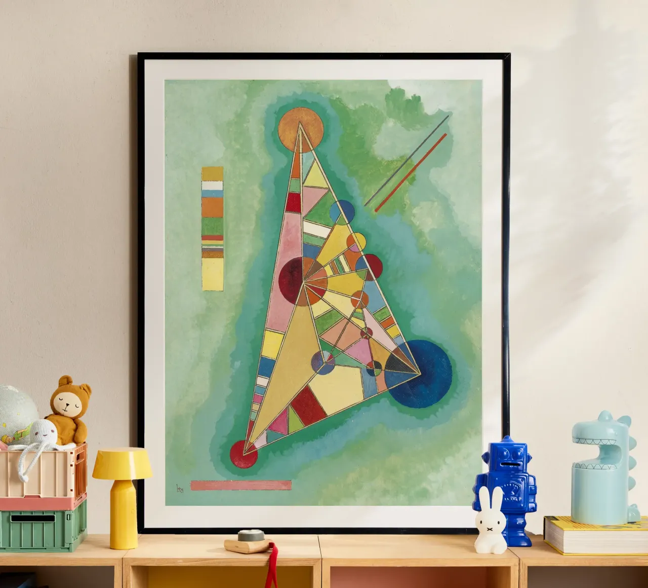 Wassily Kandinsky - Coloré en triangle- Abstract Art poster avec cadre en bois de Aesthetic Muse